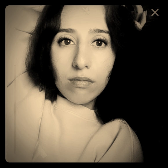 Meet your Posher, Adriana - Picture 4 of 4